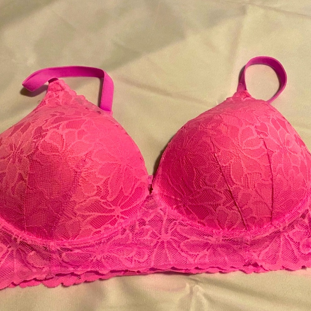 NEW PINK Beautiful Pink Lace Bra                  Size Large